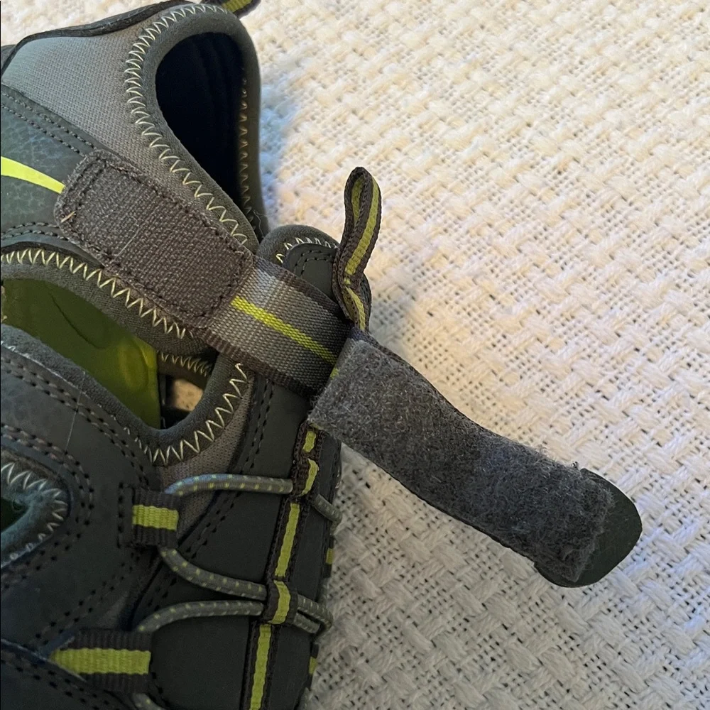 Outdoor Adventure Gray and Green Merrell Hydro 2 Sport Boys Sandals  Size 3
